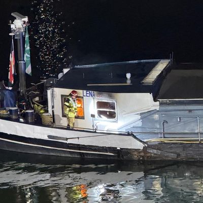 FW Voerde: Schiffsbrand auf dem Wesel-Datteln-Kanal