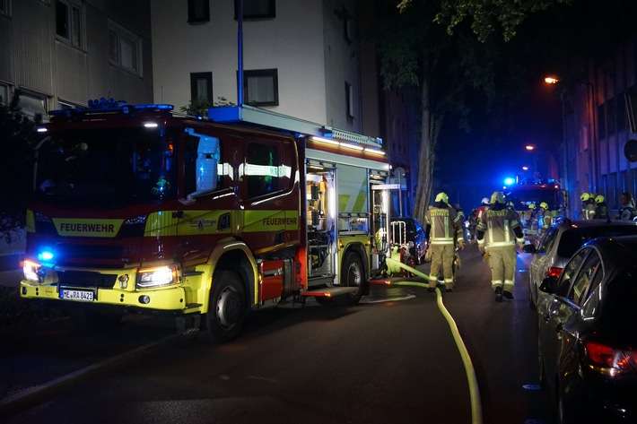 FW Ratingen: Kellerbrand in Stadtmitte