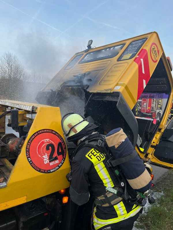 FW-DO: Abschleppwagen brennt auf A2 / FR Hannover