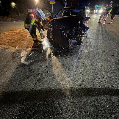 FFW Schiffdorf: Glimpflicher Unfall an Schiffdorfer Kreuzung: Sechs Beteiligte Personen - keiner Verletzt