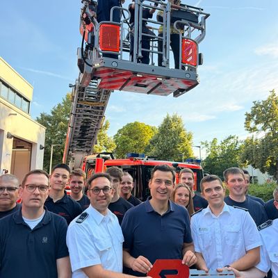 FW-GL: Feuerwehr Bergisch Gladbach stellt dritte Drehleiter in Dienst