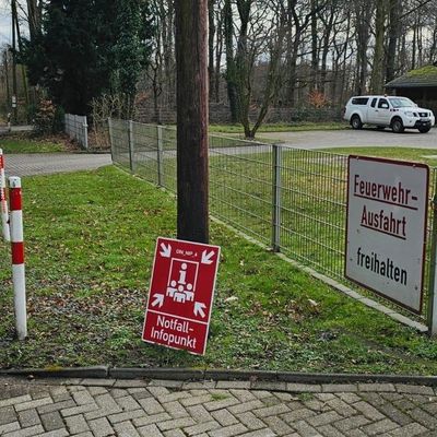 FW Dinslaken: Test der Notfallinformationspunkte in Dinslaken liefert wichtige Erkenntnisse