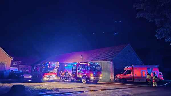 FW-WRN: Brennender Holzhaufen auf Landwirtschaftlichen Anwesen in Werne-Horst