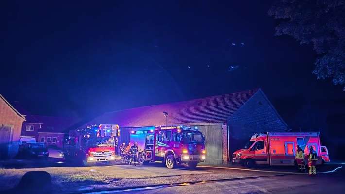 FW-WRN: Brennender Holzhaufen auf Landwirtschaftlichen Anwesen in Werne-Horst