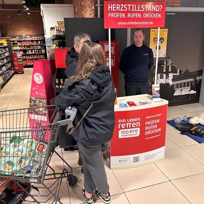FW Weinheim: Weinheimer Feuerwehr feiert erfolgreichen Kick-off ihres ersten Sammelalbums