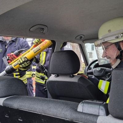 FW-OE: Trotz Regen und Wind: Feuerwehrlehrgang Modul 4 erfolgreich abgeschlossen