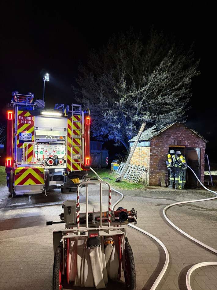 FW-Schermbeck: Brand wirtschaftliche genutztes Gebäude