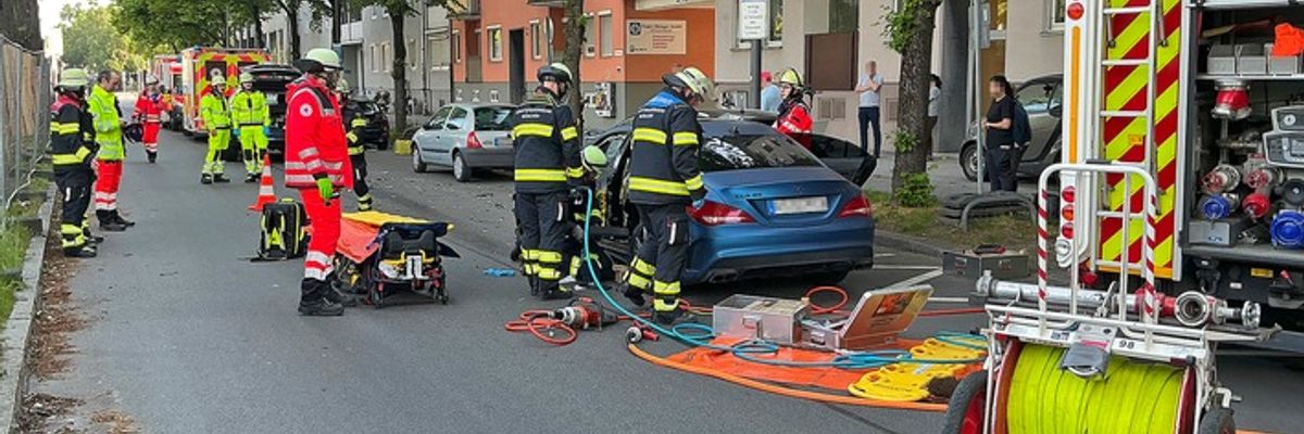 FW-M: Technische Rettung nach Verkehrsunfall (Neuhausen)