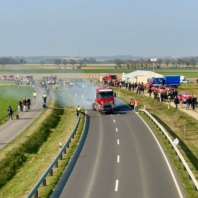FW Gangelt: Hilfe ohne Grenzen: Erfolgreiche Großübung "EMREX" in Gangelt - 700 Retter aus drei Nationen trainieren Ernstfall