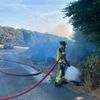 FF Bad Salzuflen: 30 Quadratmeter Stroh- und Feldreste brennen in Ehrsen-Breden / Feuerwehr ist mit rund 20 Kräften unweit des Berghofs im Einsatz