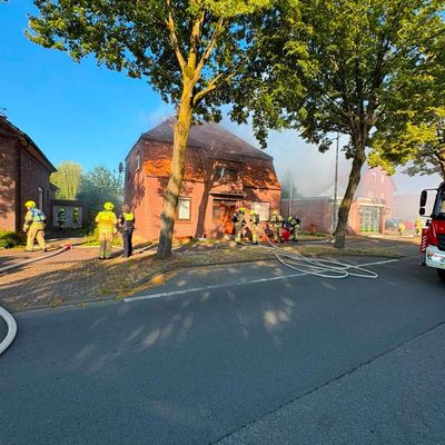 FW Gronau: Wohnhausbrand an der Nienborger Straße - Feuerwehr Gronau verhindert Schlimmeres