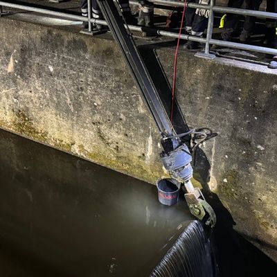 FW Flotwedel: Ölfilm auf der Aller - Leckgeschlagener Hydraulikzylinder sorgt für Feuerwehreinsatz