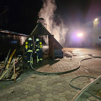 FW-ROW: Backhaus gerät in Brand