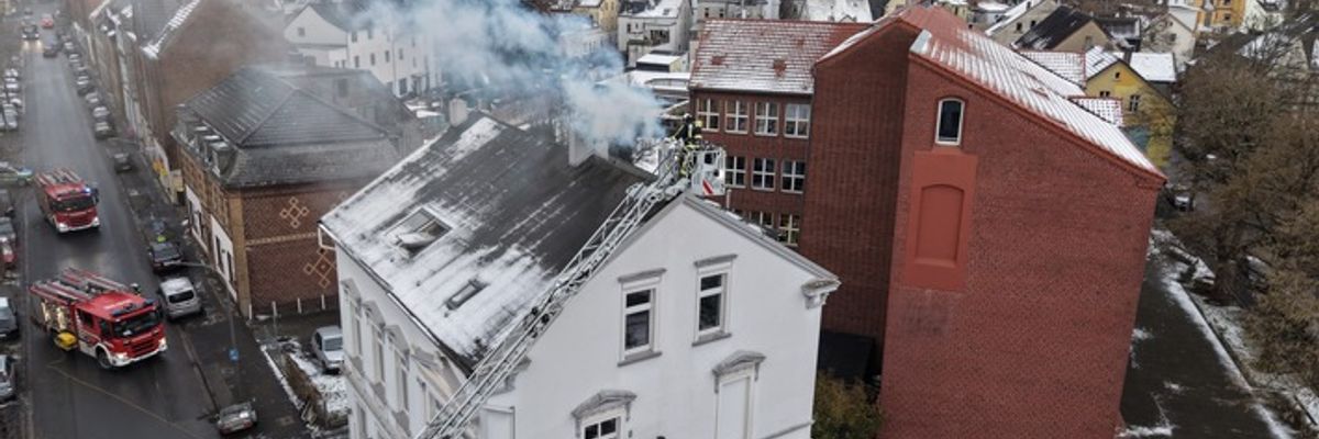 FW-BO: Kaminbrand in Bochum-Langendreer - Drohneneinsatz unterstützt Löscharbeiten