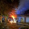 FW-AUR: Ausbreitung von PKW-Brand abgewendet