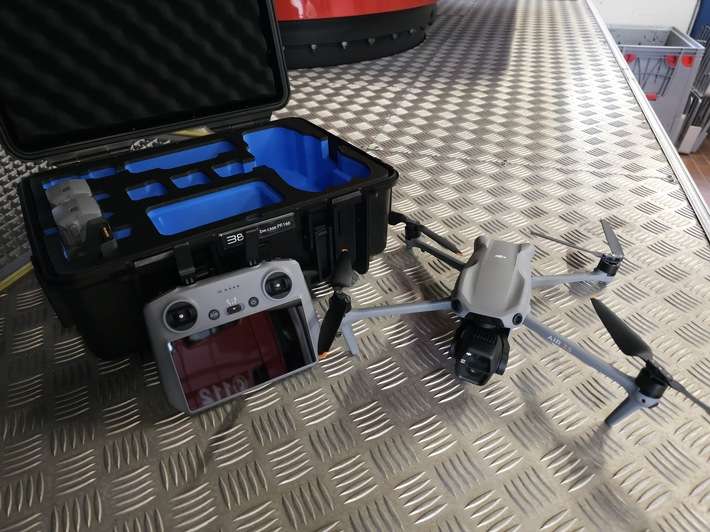 FW-AR: Technik für mehr Sicherheit / Feuerwehr Arnsberg erhält zusätzliche Drohne durch großzügige Spende