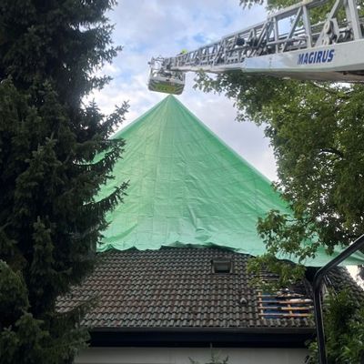 FW-LFVSH: Schnelle Hilfe nach Unwetterschäden und Bränden: Provinzial Nord Brandkasse und Landesfeuerwehrverband SH starten Notdachprojekt