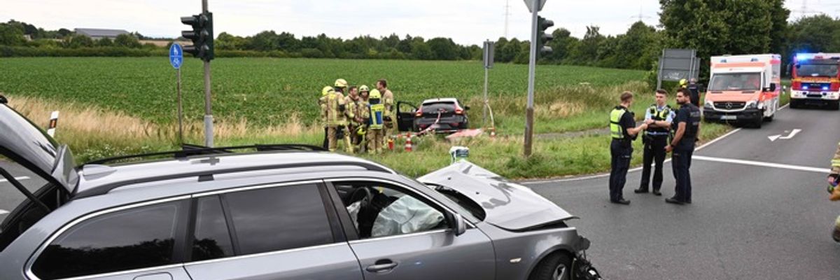 FW Pulheim: Pulheim-Stommeln - Kollision im Kreuzungsbereich