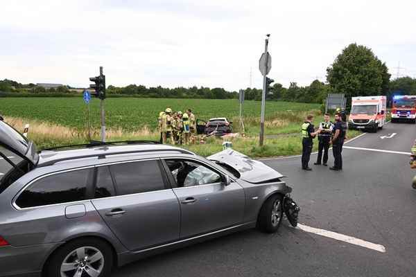 FW Pulheim: Pulheim-Stommeln - Kollision im Kreuzungsbereich