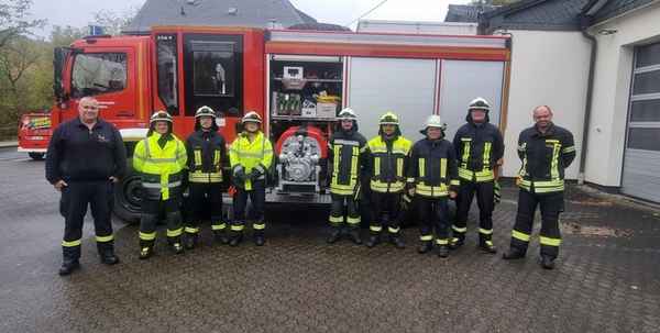 FW-OE: Erfolgreicher Maschinisten-Lehrgang in Kirchhundem abgeschlossen