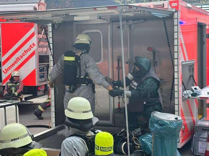 FW Norderstedt: Gefahrstoffreaktion in Labor - Feuerwehr mit Großaufgebot im Einsatz Norderstedt, 15.04.2026 - 12:56 Uhr