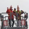 FW Düren: Für Kinderprinz Tom II. geht es bei der Feuerwehr hoch hinaus