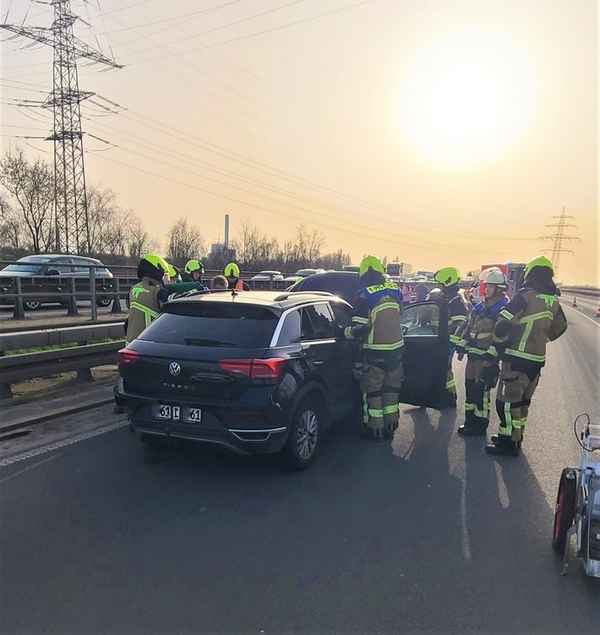 FW-OB: Verkehrsunfall auf der BAB 42