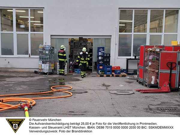 FW-M: Akkuschrank in Brand (Neuhausen)