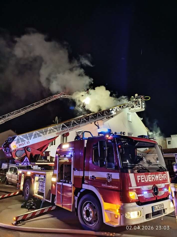 LRA-Ravensburg: Großbrand in Wohnhaus in Weingarten - über 130 Einsatzkräfte im Einsatz