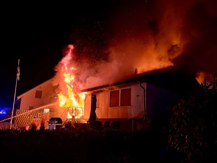 FW-OE: Gebäudevollbrand in Attendorn-Biekhofen
