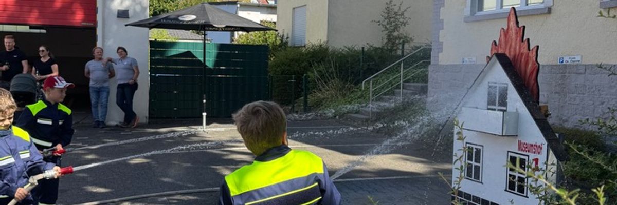 FW-AR: Erfolgreicher Tag der offenen Tür beim Löschzug Oeventrop