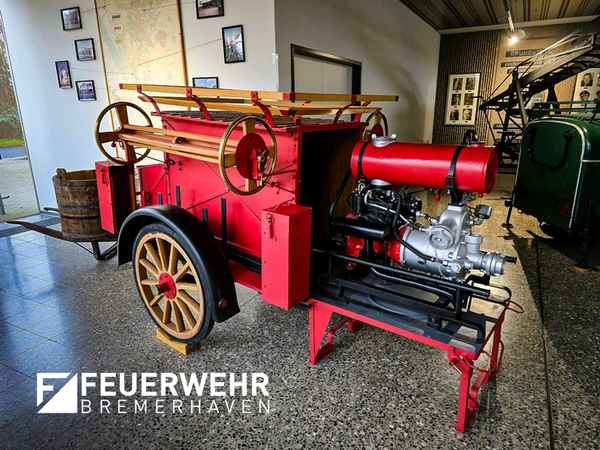 FW Bremerhaven: Historische Wachbesichtigung bei der Feuerwehr Bremerhaven
