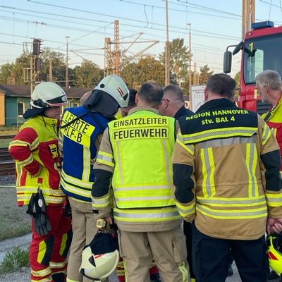 FW Lehrte: Gefahrgutaustritt sorgt für erneuten Großeinsatz im Bereich Lehrte