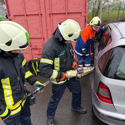 FW Dinslaken: Feuerwehr Dinslaken: Nachwuchs fit für den Einsatzdienst gemacht