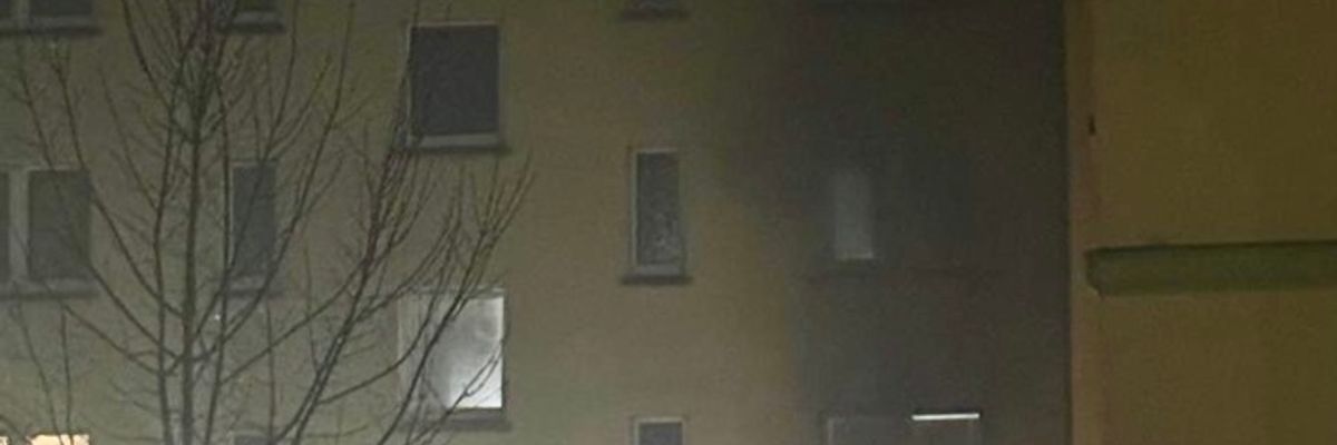 FW-E: Zimmerbrand im Essener Südostviertel - vierköpfige Familie rettet sich selbstständig ins Freie