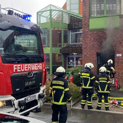FW-MK: Großflächiger Stromausfall nach Brand einer 10-kV-Station