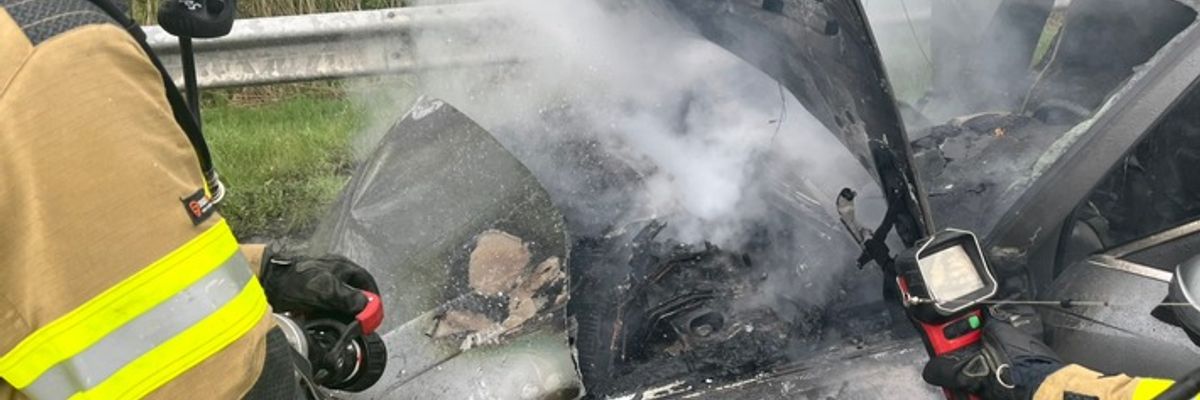 FW Bremerhaven: PKW-Brand auf der BAB 27