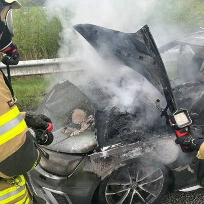 FW Bremerhaven: PKW-Brand auf der BAB 27