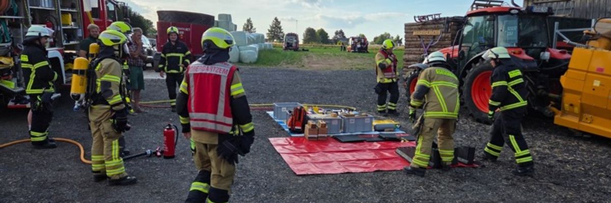 FW Mechernich: Großschadenlage auf Burggelände - Zugübung des Löschzuges 3