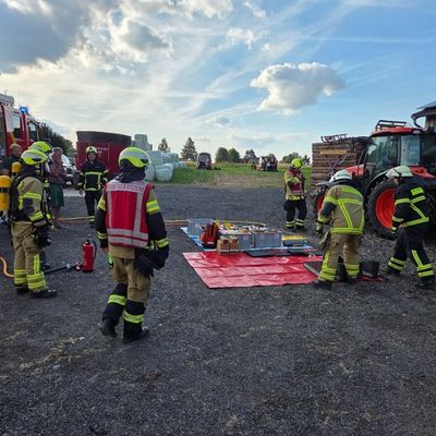 FW Mechernich: Großschadenlage auf Burggelände - Zugübung des Löschzuges 3