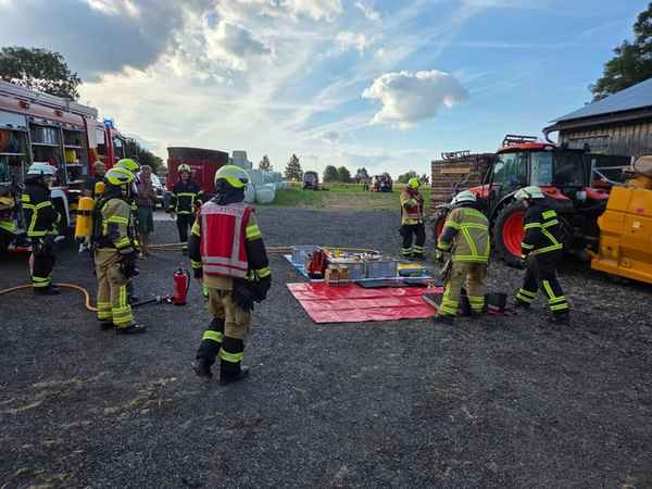 FW Mechernich: Großschadenlage auf Burggelände - Zugübung des Löschzuges 3