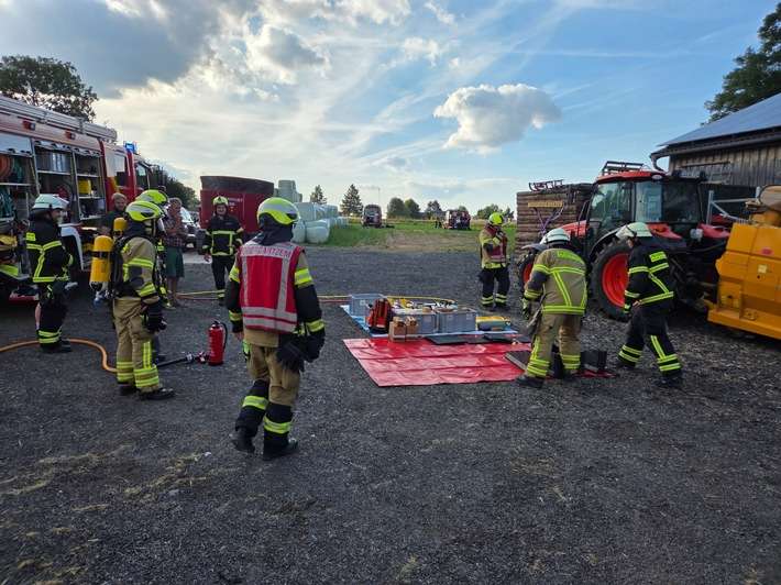 FW Mechernich: Großschadenlage auf Burggelände - Zugübung des Löschzuges 3