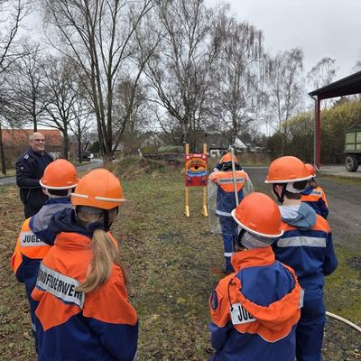 FW Lehrte: Stadtjugendfeuerwehr Lehrte richtete Orientierungsmarsch in Sievershausen aus