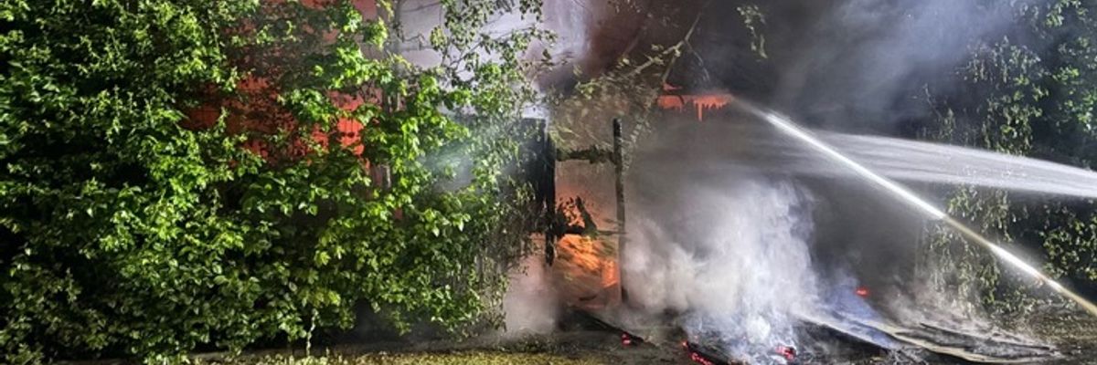 FW-WAF: Vollbrand einer Gartenlaube