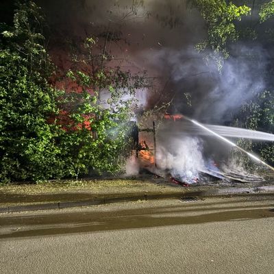 FW-WAF: Vollbrand einer Gartenlaube