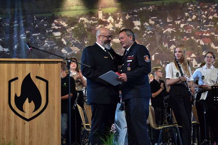 FW Wenden: 90 Jahre Feuerwehr Hünsborn