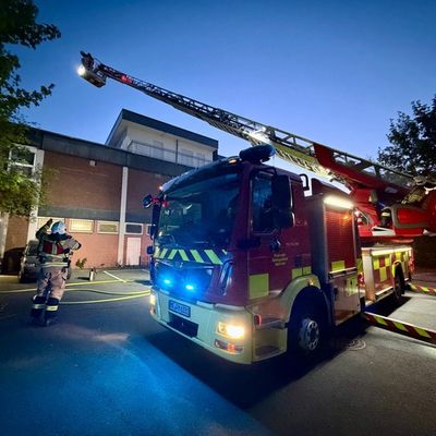 FW Mettmann: Brand in einem Geschäftshaus