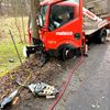 Feuerwehr MTK: Feuerwehr befreit zwei Personen aus LKW mit hydraulischem Rettungsgerät