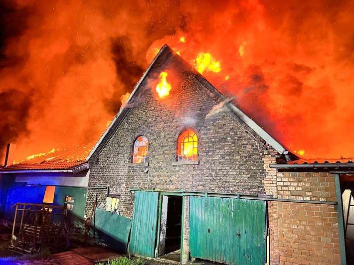 FW-WRN: Scheunenbrand in Werne-Schmintrup