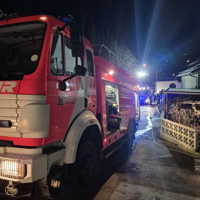 FW-EN: Zwei parallele Brandeinsätze für die Feuerwehr Schwelm